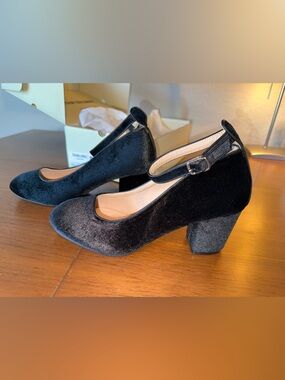 Velvet Mary Jane Block Heel Pumps in Black